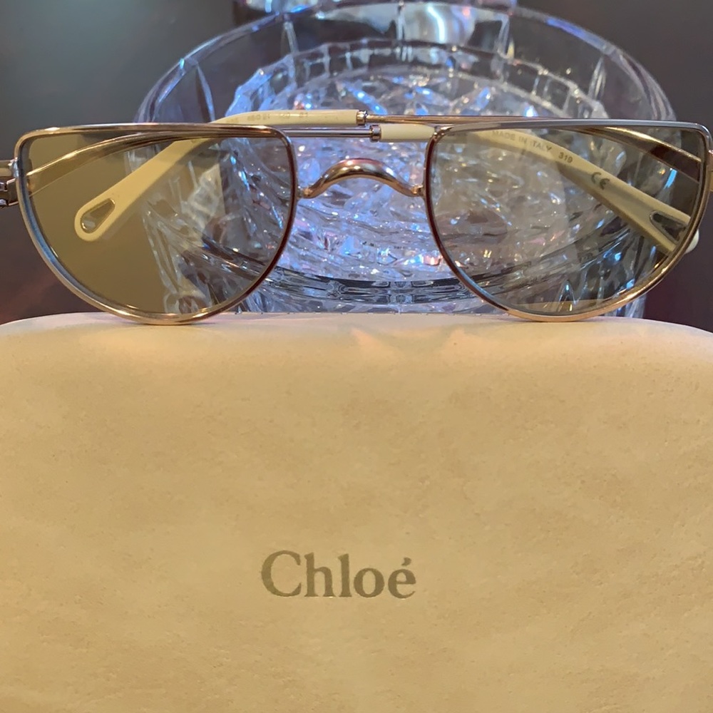 Chloe Sunglasses Ayla Rose Gold Half Circle Lenses intensify the retro appeal!